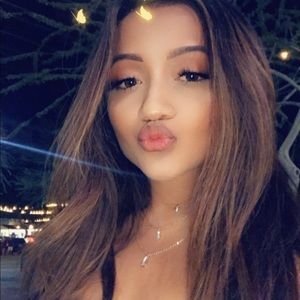 Meet your Posher, Rhenee